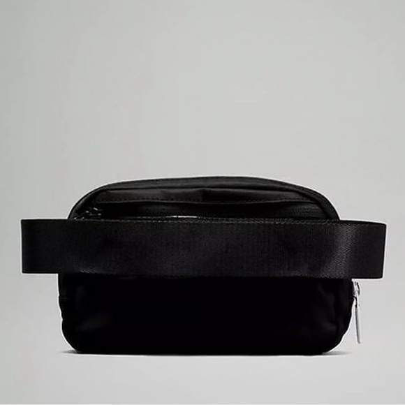 NWT - Lululemon Everywhere Belt Bag Black Crossbody Strap 1L #unisex - Picture 4 of 7